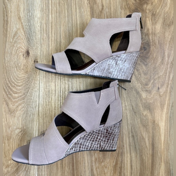 Donald Pliner Panya Cut Out Wedge Sandals Size 8 M LNC - Picture 7 of 7